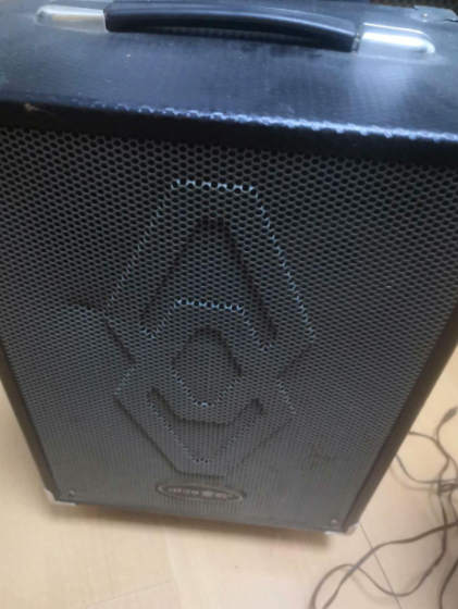 拉杆音箱一个